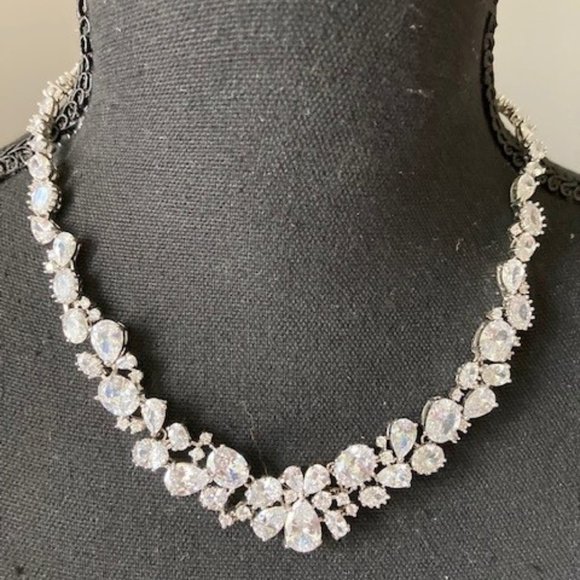 JEWELERY ACCESSORY - Picture 1 of 2